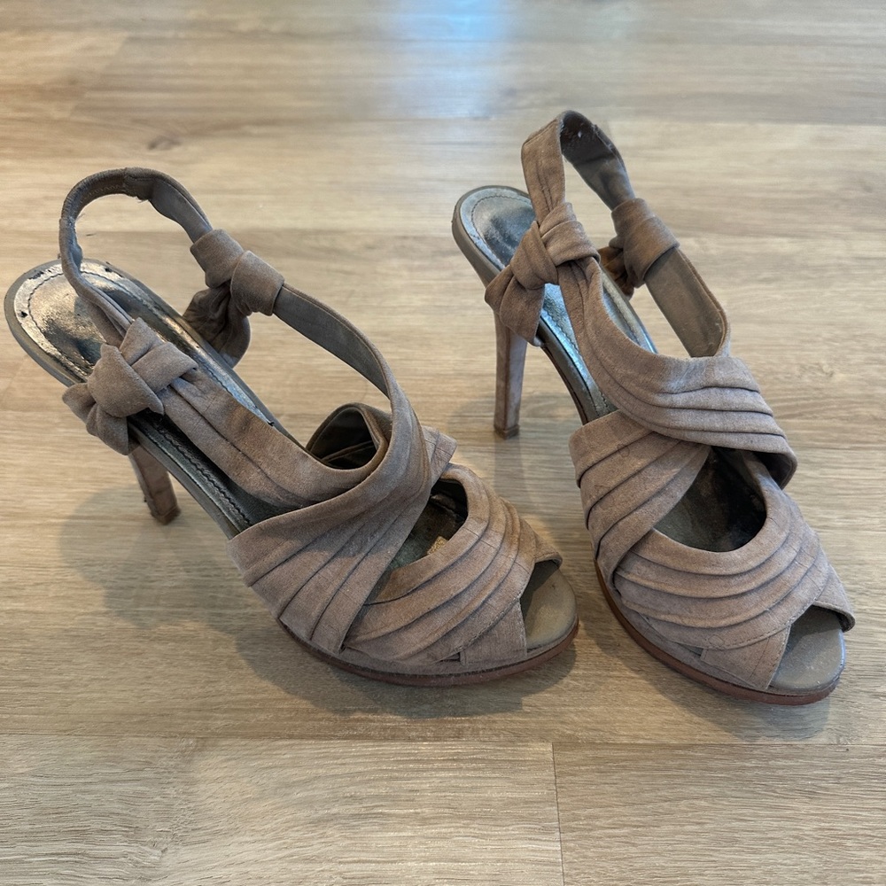 Beige heels